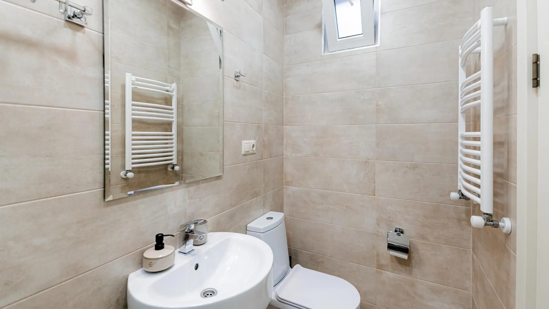 Apartment In Old City Center Тбилиси